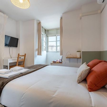 Claveles Apartment By Bossh! Apartments Малага Экстерьер фото