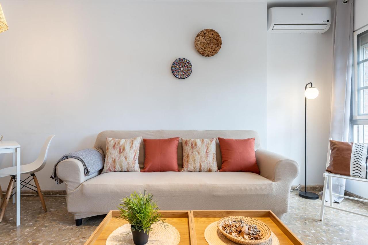 Claveles Apartment By Bossh! Apartments Малага Экстерьер фото